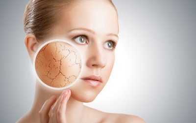 皮膚缺水的表現(xiàn)有哪些？肌膚缺水有什么癥狀？